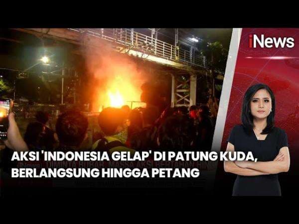 Aksi Indonesia Gelap Digelar hingga Malam Hari di Patung Kuda Jakarta Pusat Aksi Indonesia Gelap Digelar hingga Malam Hari di Patung Kuda Jakarta Pusat