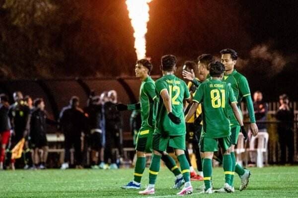Persebaya Promosikan 5 Pemain Akademi Klub ke Tim Senior, Regenerasi Berjalan Mulus Persebaya Promosikan 5 Pemain Akademi Klub ke Tim Senior, Regenerasi Berjalan Mulus