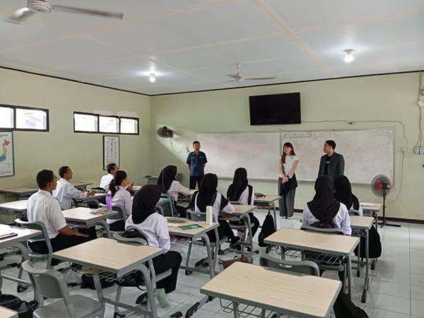 SMK dan LKP Mempersiapkan Kematangan Bekerja di Luar Negeri SMK dan LKP Mempersiapkan Kematangan Bekerja di Luar Negeri