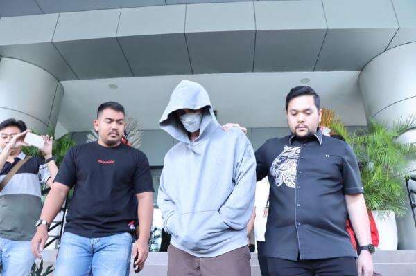 3 Kali Terjerat Narkoba, Fachri Albar Terancam 12 Tahun Penjara 3 Kali Terjerat Narkoba, Fachri Albar Terancam 12 Tahun Penjara