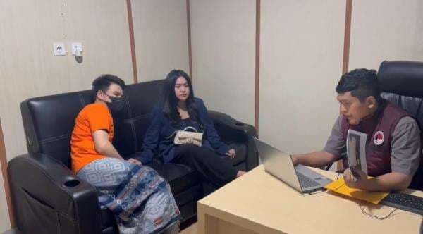 Jonathan Frizzy Ditangkap Polisi Usai Jalani Operasi Jonathan Frizzy Ditangkap Polisi Usai Jalani Operasi