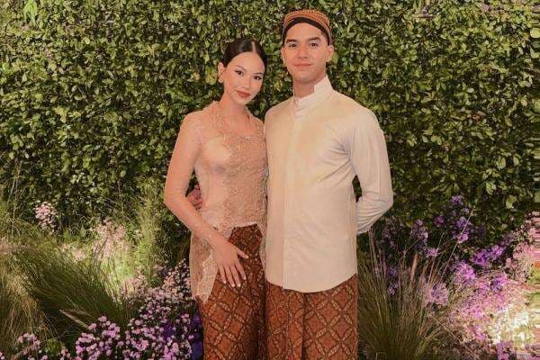 Ahmad Dhani Sebut Al Ghazali Akan Didampingi Dua Ibu di Hari Pernikahannya Ahmad Dhani Sebut Al Ghazali Akan Didampingi Dua Ibu di Hari Pernikahannya