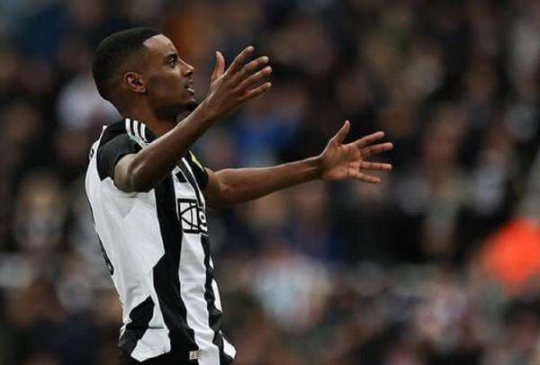 Alexander Isak Resmi Gabung Liverpool? Ini Prediksi Line Up Mengerikan The Reds di Musim 2025-2026 Alexander Isak Resmi Gabung Liverpool? Ini Prediksi Line Up Mengerikan The Reds di Musim 2025-2026