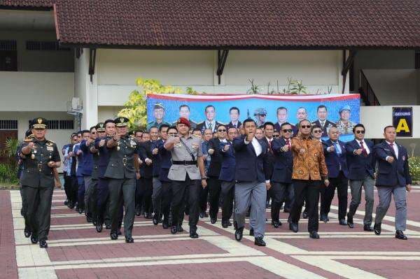 Deretan Tokoh Penting Alumni SMA Taruna Nusantara Ikut Defile Dadakan, AHY dan Sugiono Terima Penghormatan Deretan Tokoh Penting Alumni SMA Taruna Nusantara Ikut Defile Dadakan, AHY dan Sugiono Terima Penghormatan