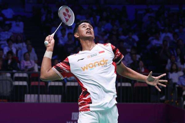 Hasil Piala Sudirman 2025: Sikat Anders Antonsen, Alwi Farhan Bawa Indonesia Samakan Skor 1-1 Hasil Piala Sudirman 2025: Sikat Anders Antonsen, Alwi Farhan Bawa Indonesia Samakan Skor 1-1