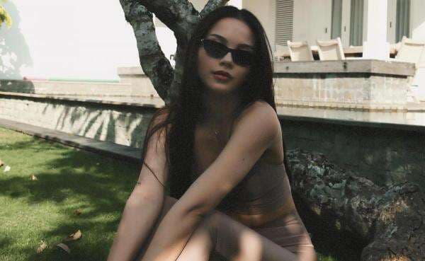 Gara-Gara Outfit Ini, Alyssa Daguise Dikira Tidak Pakai Celana Gara-Gara Outfit Ini, Alyssa Daguise Dikira Tidak Pakai Celana