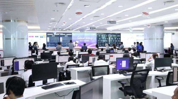 Amazon Beri Peringatan Dini Akan Ganti Semua Karyawan dengan AI Amazon Beri Peringatan Dini Akan Ganti Semua Karyawan dengan AI