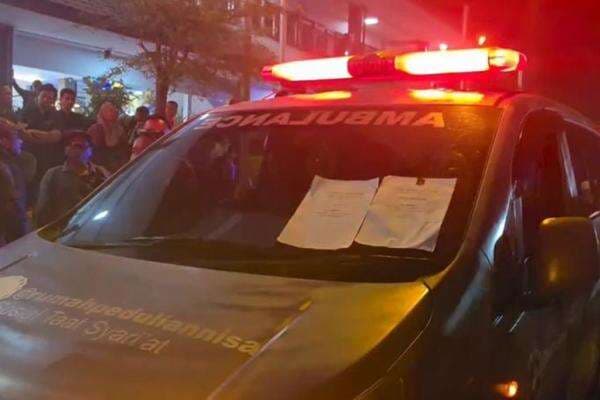 6 Jenazah Korban KMP Tunu Pratama Jaya Tenggelam di Selat Bali Diserahkan ke Keluarga 6 Jenazah Korban KMP Tunu Pratama Jaya Tenggelam di Selat Bali Diserahkan ke Keluarga