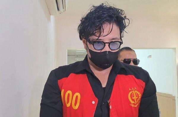 Rambut dan Brewok Ammar Zoni Makin Panjang Usai Ditahan Selama 7 Bulan Terkait Kasus Narkoba Rambut dan Brewok Ammar Zoni Makin Panjang Usai Ditahan Selama 7 Bulan Terkait Kasus Narkoba