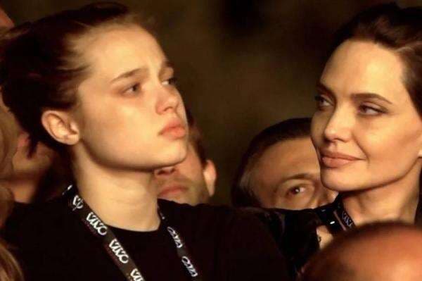 Anak Angelina Jolie Hapus Nama Brad Pitt, Ajukan ke Pengadilan Tinggi LA Anak Angelina Jolie Hapus Nama Brad Pitt, Ajukan ke Pengadilan Tinggi LA