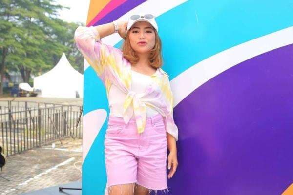 Anak Kembar Mpok Alpa Rewel, Tangisnya Reda setelah Ditempeli Baju sang Ibu Anak Kembar Mpok Alpa Rewel, Tangisnya Reda setelah Ditempeli Baju sang Ibu