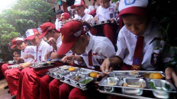 Viral Pengguna TikTok Salahkan Bocil Sebut Menu Makan Bergizi Gratis Kurang Enak, Auto Dihujat! Viral Pengguna TikTok Salahkan Bocil Sebut Menu Makan Bergizi Gratis Kurang Enak, Auto Dihujat!