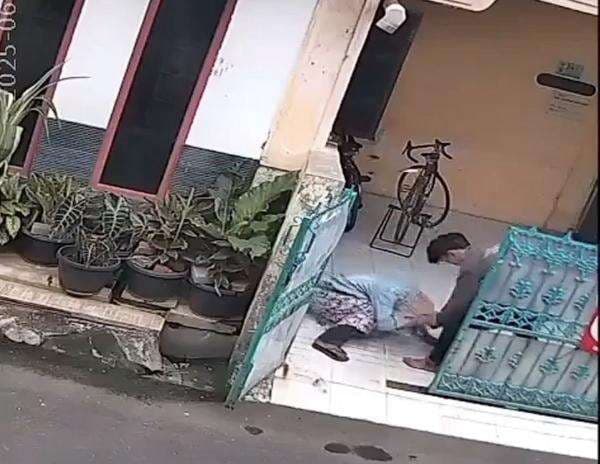 Polisi Ungkap Pemicu Anak Tega Aniaya Ibu di Bekasi Polisi Ungkap Pemicu Anak Tega Aniaya Ibu di Bekasi