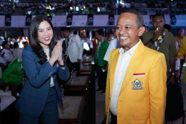 Momen Keakraban Ketum Perindo dan Pimpinan Parpol di Penutupan Kongres PSI Momen Keakraban Ketum Perindo dan Pimpinan Parpol di Penutupan Kongres PSI