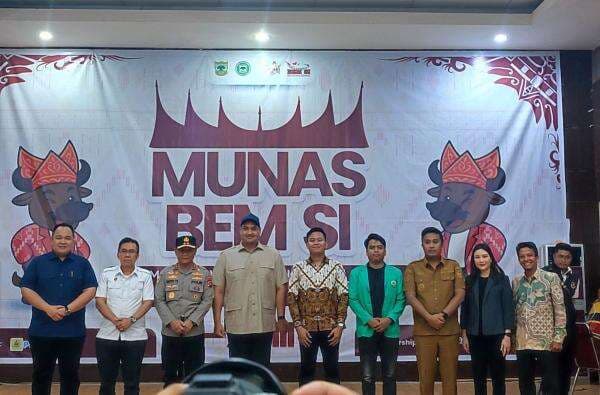Angela Tanoesoedibjo di Munas BEM SI: Sampaikan Aspirasi dengan Cara Elegan dan Konstruktif Angela Tanoesoedibjo di Munas BEM SI: Sampaikan Aspirasi dengan Cara Elegan dan Konstruktif