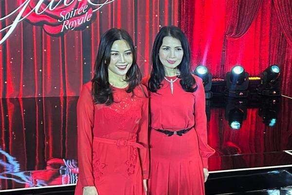 Angela Tanoesoedibjo Hadiri HighEnd Gala 2025, Tampil Memukau dengan Busana Merah Angela Tanoesoedibjo Hadiri HighEnd Gala 2025, Tampil Memukau dengan Busana Merah