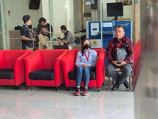 Anggota DPR Maria Lestari Penuhi Panggilan KPK Terkait Kasus Sekjen PDIP Hasto Kristiyanto Anggota DPR Maria Lestari Penuhi Panggilan KPK Terkait Kasus Sekjen PDIP Hasto Kristiyanto