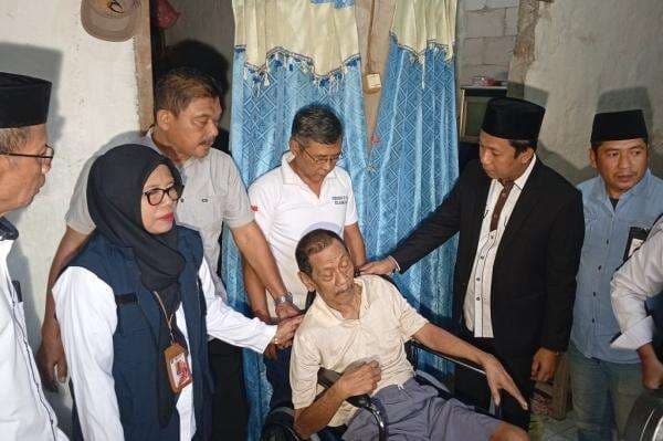 Anggota DPRD DKI Fraksi Perindo Dina Masyusin Serahkan Kursi Roda dan CCTV di Cengkareng Anggota DPRD DKI Fraksi Perindo Dina Masyusin Serahkan Kursi Roda dan CCTV di Cengkareng