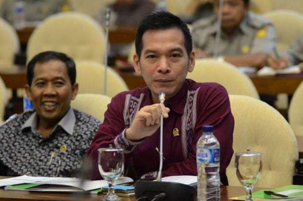 Kisruh Beras Oplosan, DPR Desak Satgas Pangan Tindak Tegas Pelaku! Kisruh Beras Oplosan, DPR Desak Satgas Pangan Tindak Tegas Pelaku!