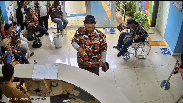 Ditolak Bertemu Kadinkes Bekasi, Sejumlah Anggota Ormas Ngamuk Ditolak Bertemu Kadinkes Bekasi, Sejumlah Anggota Ormas Ngamuk