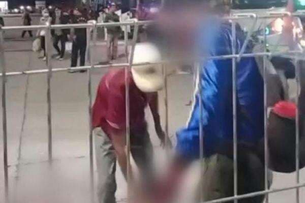 Anggota POMAL Dianiaya Preman di Terminal Arjosari Malang, Kepala Bersimbah Darah! Anggota POMAL Dianiaya Preman di Terminal Arjosari Malang, Kepala Bersimbah Darah!