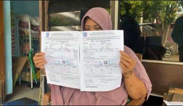 Anis Syok Tagihan Pajak Naik 800 Persen, Ini Respons Bapenda Jombang Anis Syok Tagihan Pajak Naik 800 Persen, Ini Respons Bapenda Jombang