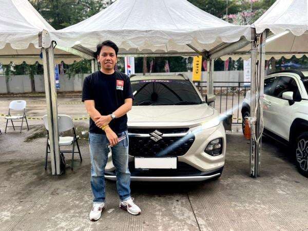 Antrean Mengular Demi Sang Primadona Baru: 66 Pengunjung GIIAS Pilih Siksa Suzuki Fronx, Ini Kata Mereka Antrean Mengular Demi Sang Primadona Baru: 66 Pengunjung GIIAS Pilih Siksa Suzuki Fronx, Ini Kata Mereka