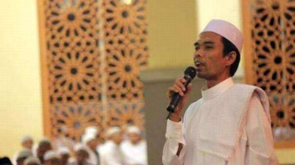 Apa Arti Gelar Lc pada Ustadz? Apa Arti Gelar Lc pada Ustadz?