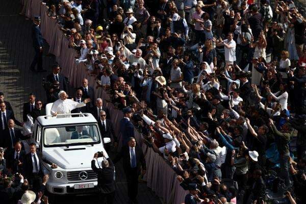 Apa Itu Terapi Pelukan Versi Paus Leo? Apa Itu Terapi Pelukan Versi Paus Leo?
