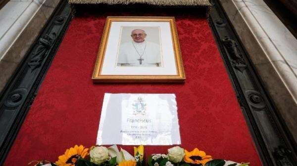 Apa yang Terjadi setelah Seorang Paus Meninggal? Apa yang Terjadi setelah Seorang Paus Meninggal?