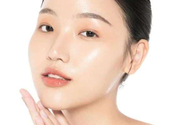 Apakah Perlu Memakai Sunscreen pada Malam Hari? Simak Penjelasannya Apakah Perlu Memakai Sunscreen pada Malam Hari? Simak Penjelasannya