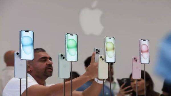 Apple Pindahkan produksi iPhone untuk Pasar AS ke India Apple Pindahkan produksi iPhone untuk Pasar AS ke India