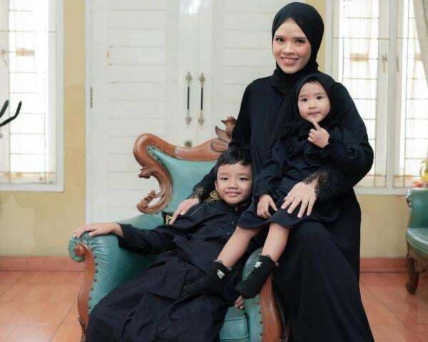 Kehidupan Terkini Aprilia Majid Usai Viral Kasus Hilangnya Suami, Sukses Jadi Selebgram Kehidupan Terkini Aprilia Majid Usai Viral Kasus Hilangnya Suami, Sukses Jadi Selebgram