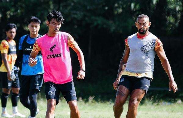 Antusias Tatap Persebaya Surabaya, Arema FC Fokus Dulu Hadapi Madura United Antusias Tatap Persebaya Surabaya, Arema FC Fokus Dulu Hadapi Madura United