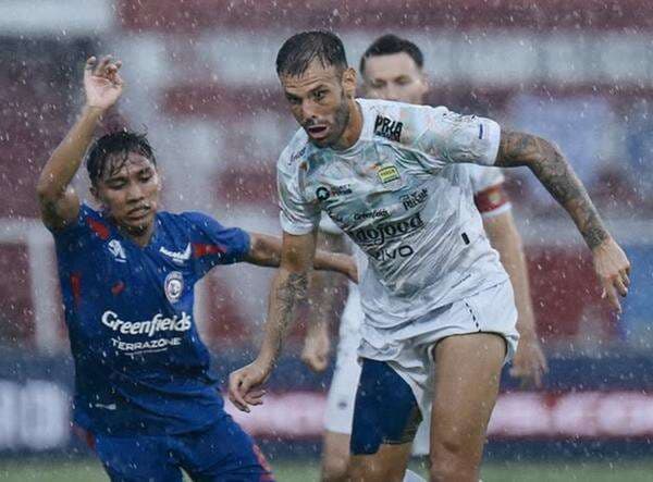 Penyebab Arema FC Kalah 1-3 dari Persib Bandung di Liga 1 2024-2025 Penyebab Arema FC Kalah 1-3 dari Persib Bandung di Liga 1 2024-2025