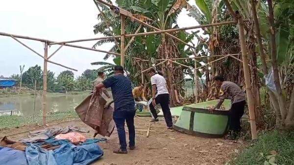 Penggerebekan Diduga Bocor, Polisi Hanya Temukan Gubuk dan Arena Bekas Sabung Ayam Penggerebekan Diduga Bocor, Polisi Hanya Temukan Gubuk dan Arena Bekas Sabung Ayam