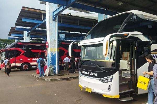 Ratusan Bus di Malang Dicek Jelang Mudik Lebaran, 1 Unit Kedapatan Tak Layak Jalan Ratusan Bus di Malang Dicek Jelang Mudik Lebaran, 1 Unit Kedapatan Tak Layak Jalan