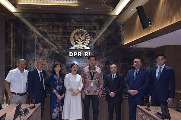 Arnold Putra Selebgram yang Sempat Ditahan di Myanmar Bertemu Pimpinan DPR Arnold Putra Selebgram yang Sempat Ditahan di Myanmar Bertemu Pimpinan DPR