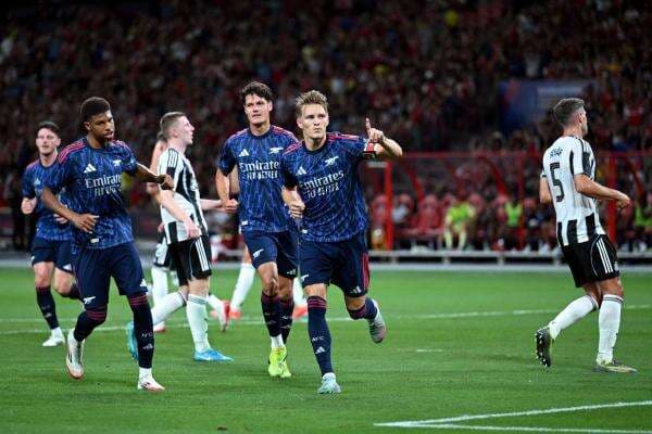 Hasil Arsenal vs Newcastle United di Laga Uji Coba Pramusim 2025: Sengit, The Gunners Menang 3-2 Hasil Arsenal vs Newcastle United di Laga Uji Coba Pramusim 2025: Sengit, The Gunners Menang 3-2