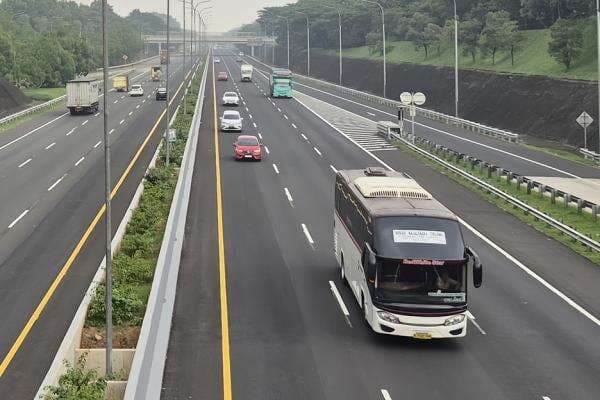 Arus Mudik di Tol Cipali Meningkat, Lalu Lintas Masih Lancar Arus Mudik di Tol Cipali Meningkat, Lalu Lintas Masih Lancar