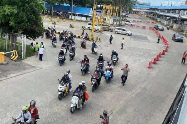 Pemudik Mulai Padati Pelabuhan Bakauheni, Hindari Macet di Puncak Arus Balik Pemudik Mulai Padati Pelabuhan Bakauheni, Hindari Macet di Puncak Arus Balik