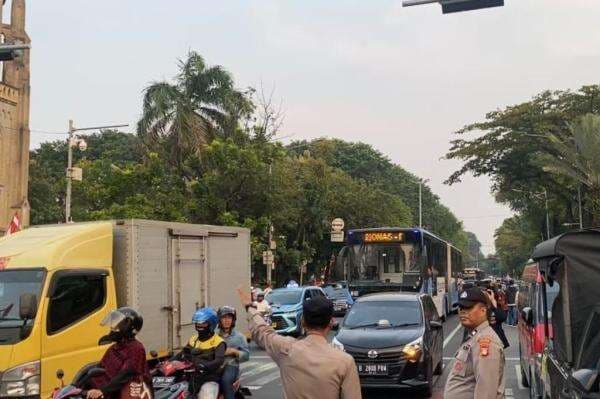 Ada Zikir Nasional, Lalu Lintas di Kawasan Masjid Istiqlal Padat Ada Zikir Nasional, Lalu Lintas di Kawasan Masjid Istiqlal Padat