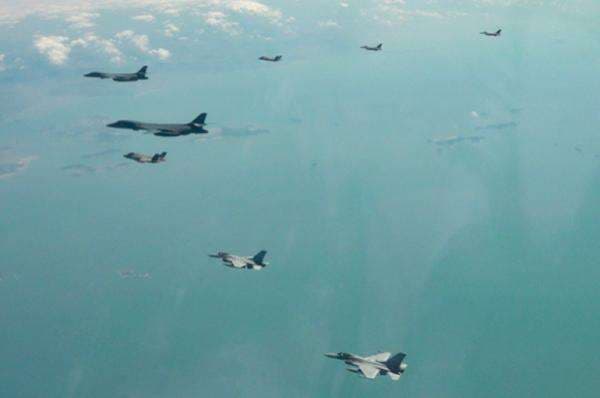 AS Kerahkan Pesawat Pengebom B-1B ke Semenanjung Korea, Korut Sebut Gertakan Sembrono AS Kerahkan Pesawat Pengebom B-1B ke Semenanjung Korea, Korut Sebut Gertakan Sembrono