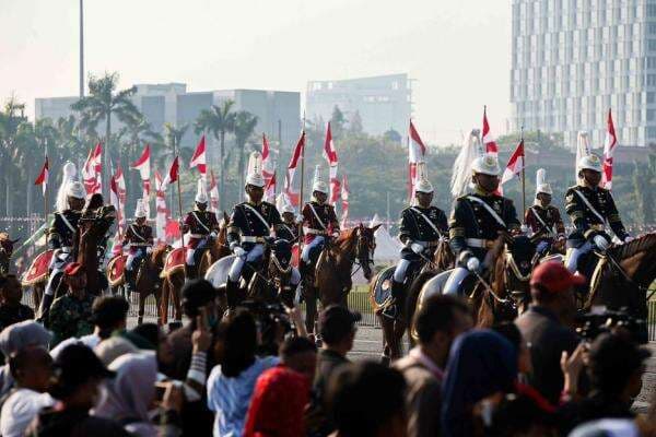 Asal Usul Warna Merah Putih, dari Mitologi hingga Jadi Panji Perang Pasukan Kerajaan Majapahit Asal Usul Warna Merah Putih, dari Mitologi hingga Jadi Panji Perang Pasukan Kerajaan Majapahit