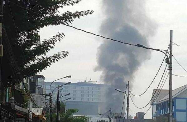 Kebakaran Hotel Urban 101 Glodok, 20 Mobil Damkar dan 100 Personel Dikerahkan Kebakaran Hotel Urban 101 Glodok, 20 Mobil Damkar dan 100 Personel Dikerahkan