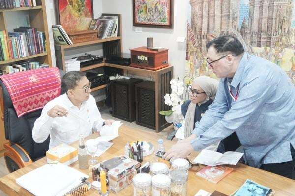 Menbud Fadli Zon Komitmen Lestarikan Legasi Wage Rudolf Soepratman Menbud Fadli Zon Komitmen Lestarikan Legasi Wage Rudolf Soepratman