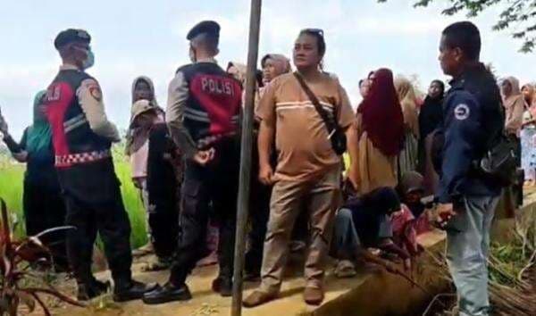 Polisi Autopsi Jenazah Pasutri yang Tewas Misterius di Tumpukan Batu Pemalang Polisi Autopsi Jenazah Pasutri yang Tewas Misterius di Tumpukan Batu Pemalang