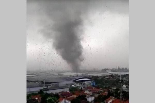 Awan Cumulonimbus Penyebab Puting Beliung di Jatinangor Sumedang