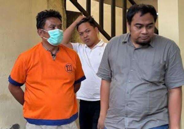 Penampakan Ayah Farel Prayoga Pakai Baju Tahanan usai jadi Tersangka Judi Online Penampakan Ayah Farel Prayoga Pakai Baju Tahanan usai jadi Tersangka Judi Online