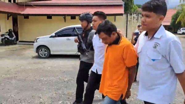 Bejat! Ayah Setubuhi Anak Kandung Berkali-kali, Dihajar Warga hingga Babak-belur Bejat! Ayah Setubuhi Anak Kandung Berkali-kali, Dihajar Warga hingga Babak-belur